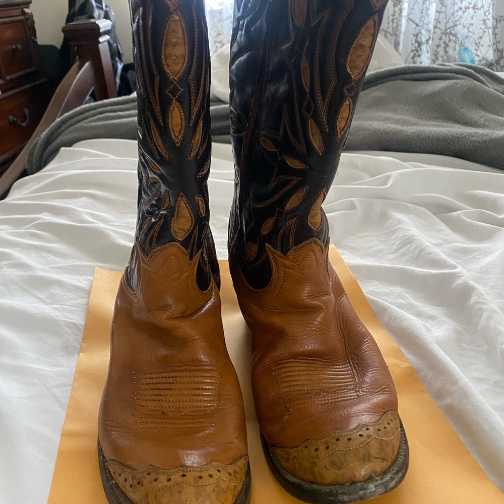Source Unknown Brown and Black Western Boots